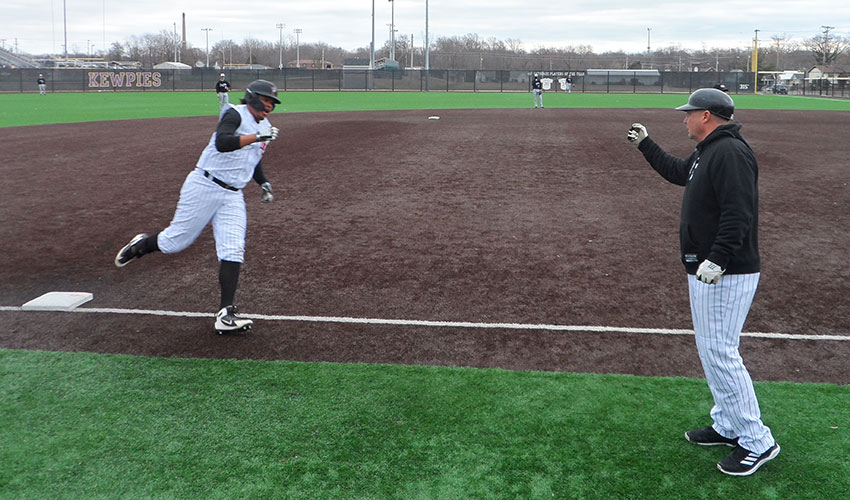 Baseball Drops Four Games To St. Charles CC