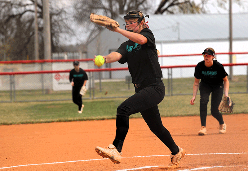 Softball Struggles To Get Going On The Road Against Metropolitan CC