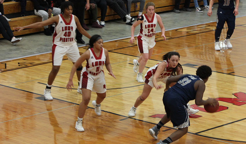 Lady Pirates Drop Region 16 Opener To Metropolitan