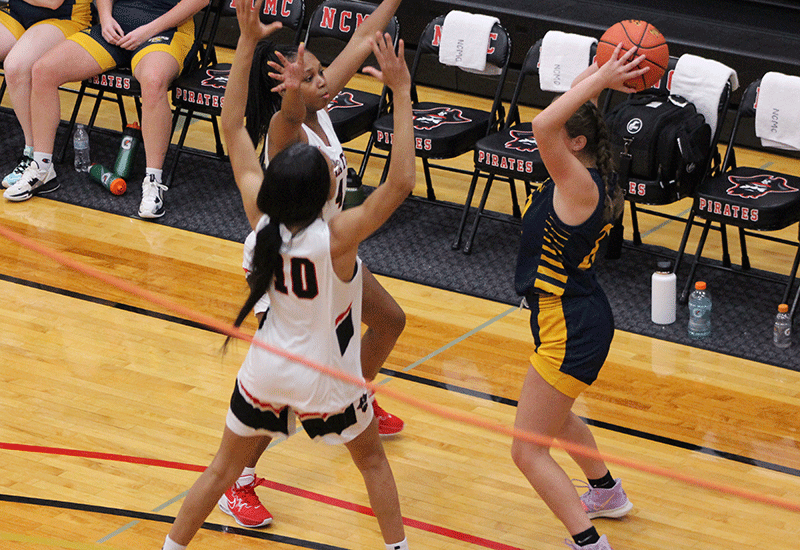 Lady Pirates Bounce Back In Lopsided Win Over Marshalltown CC